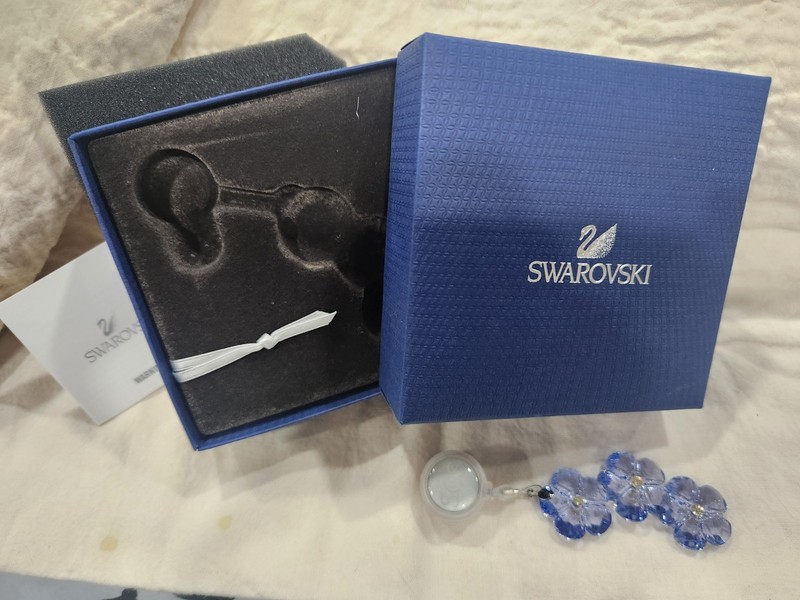 Swarovski SCS Crystal Society Blue Flower Retractable Badge Reel ID Holder...