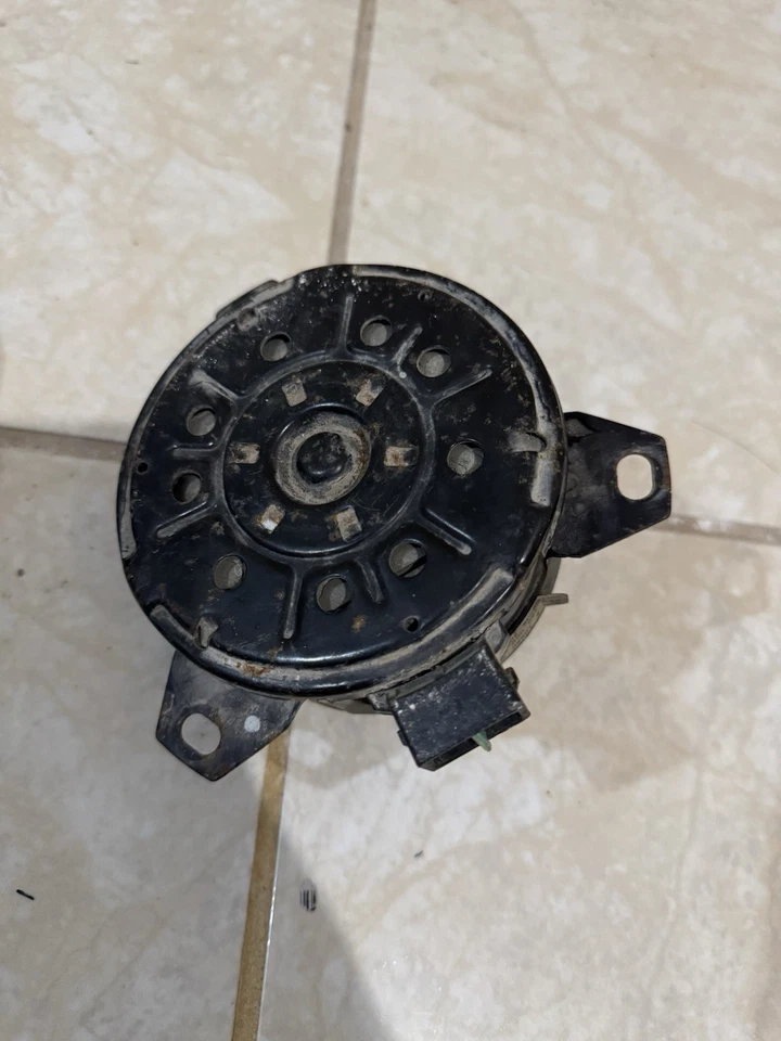 Conjunto de ventilador de refrigeración de radiador doble de 2,0 L OEM para Ford Focus 2000-2004 Foto 4 de 4