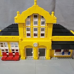 Lego 1991 Train 9V set 4554 Metro Station with Minifigures & Instructions