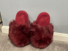 Women's Red Burgundy Faux Fur Slippers Size 5-6 Cozy Dorm