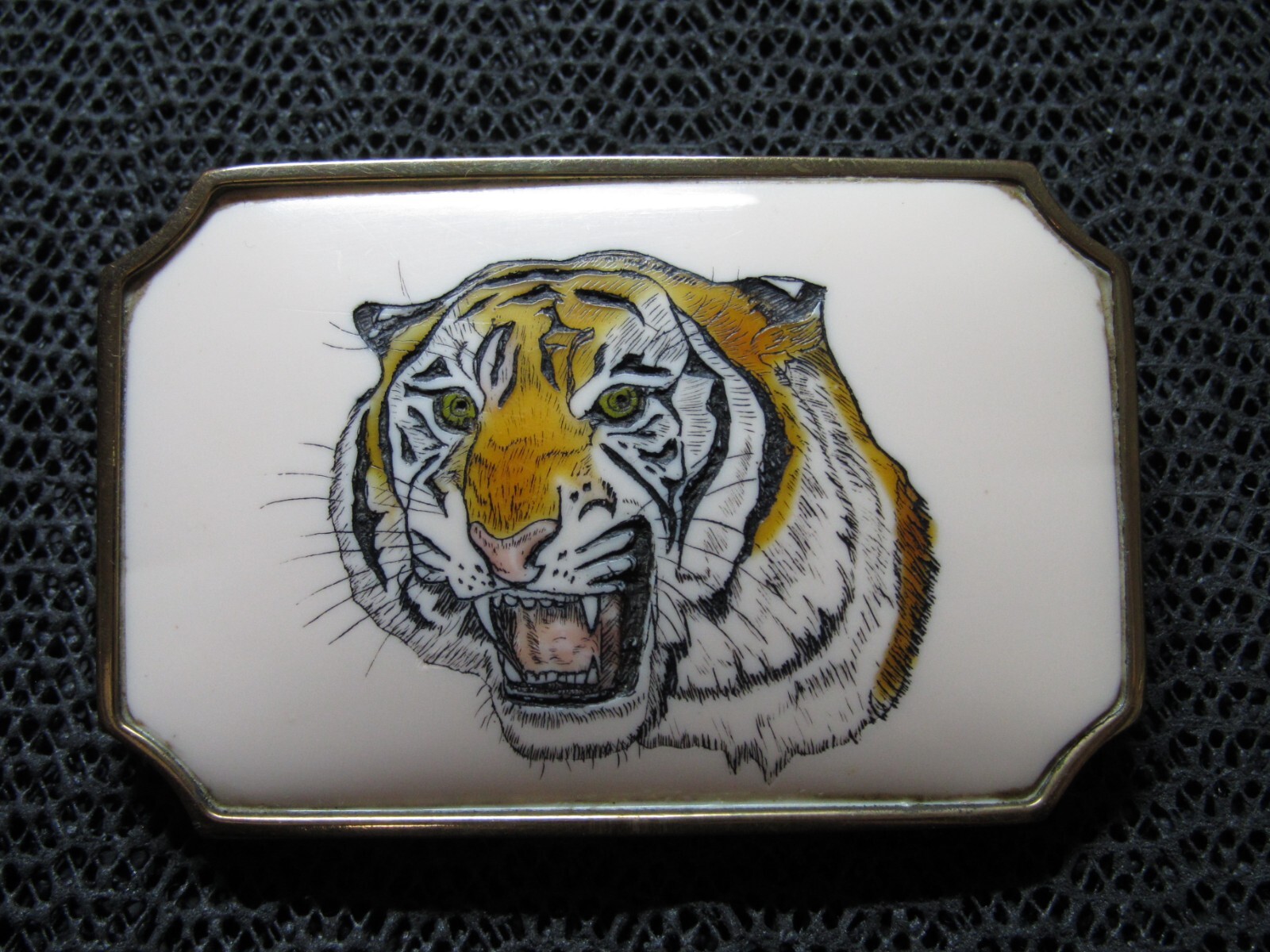 TIGER FAUX SCRIMSHAW BRASS BELT BUCKLE! VINTAGE! RARE… Gem