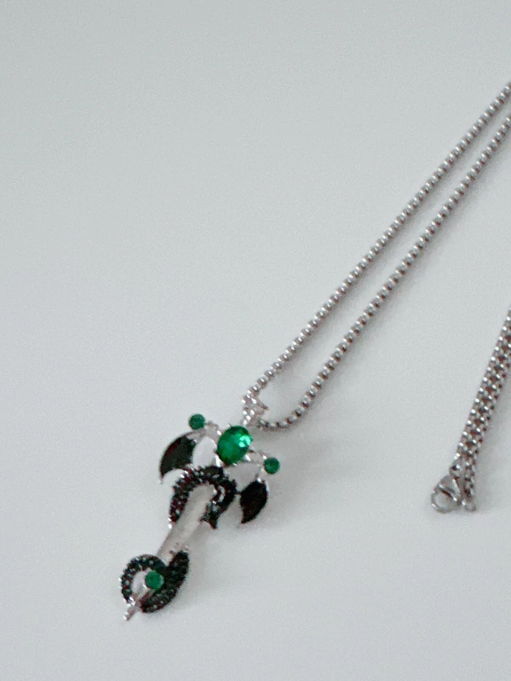 Mujeres Hombres Dragón Espada Acero Inoxidable Titanio Chapado Cadena Larga Collar Regalo Foto 3 de 4