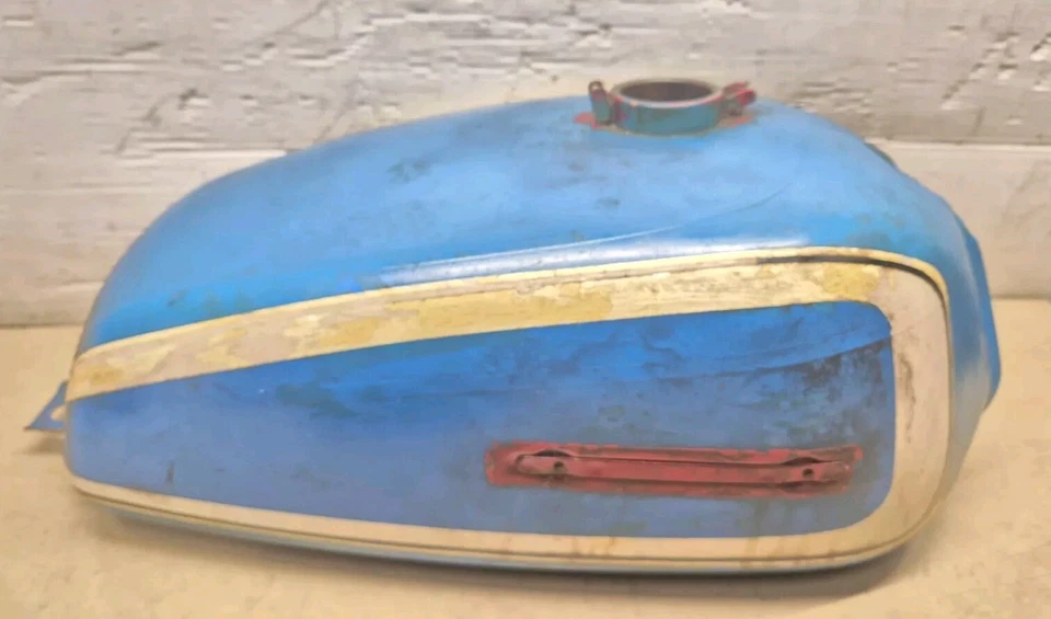 Tanque de gasolina Suzuki GT250 K Foto 2 de 4