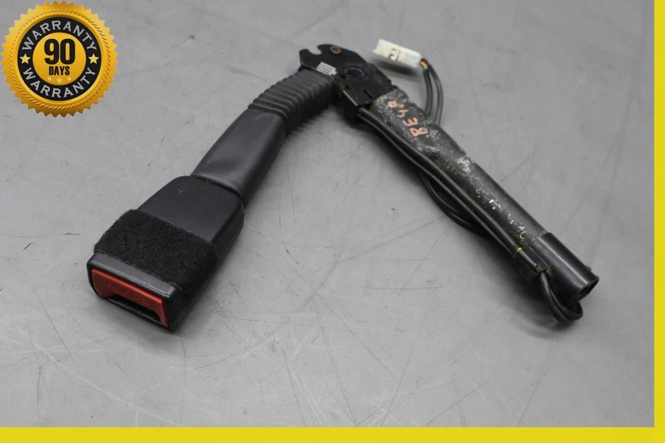 12-19 BMW 228i 328i 330i 335i 428i 430i 435i M3 - RECEPTOR CINTURÓN DE SEGURIDAD DELANTERO DERECHO Foto 3 de 4