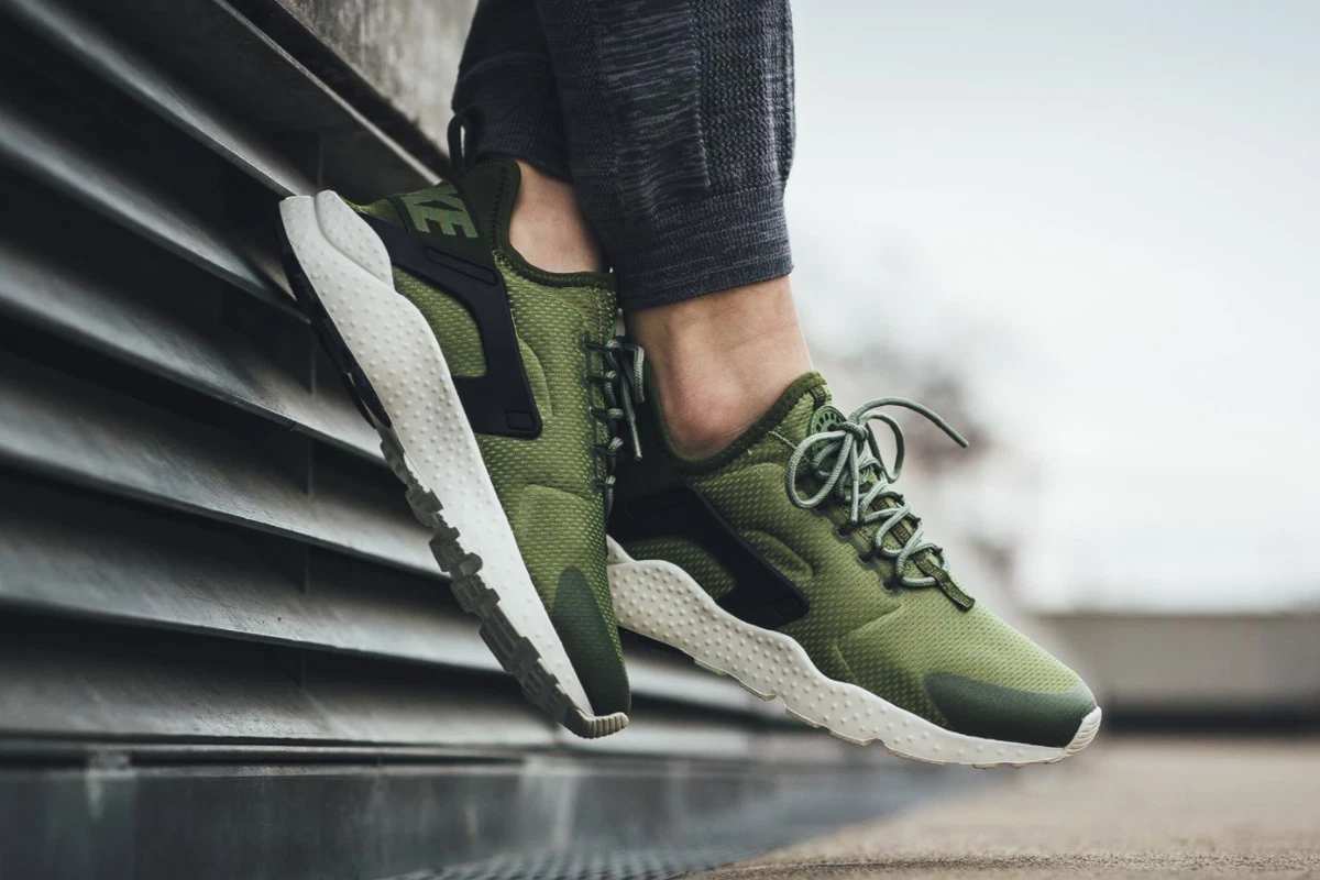 Nike Air Huarache Ultra Women's Shoe.