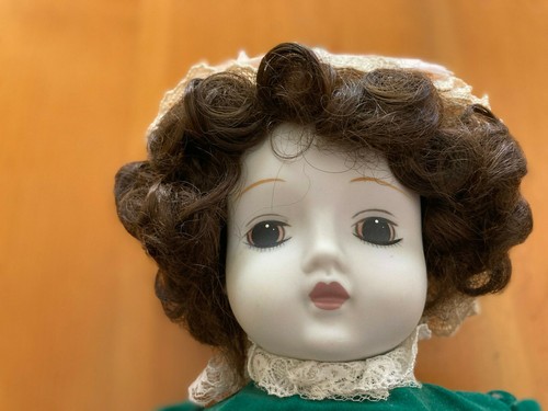 Beautiful Porcelain Doll In a Green Velvet Dress from Knaresborough England - Picture 3 of 12
