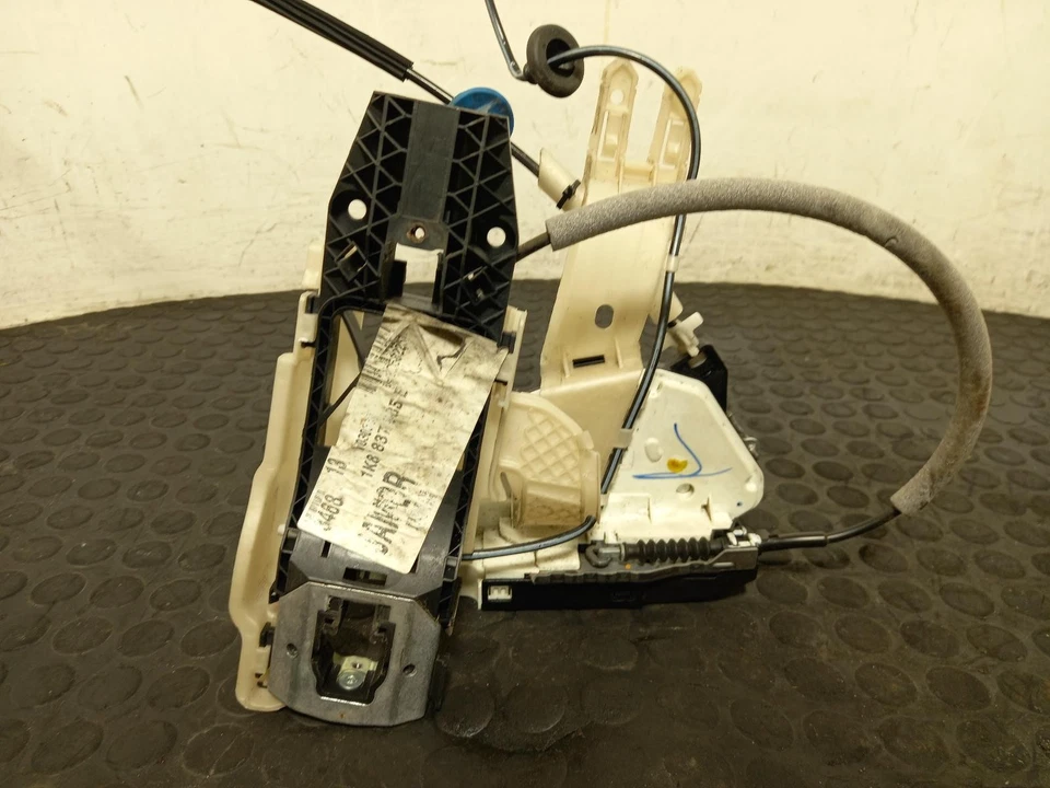 Mecanismo de bloqueo de puerta VOLKSWAGEN SCIROCCO 2008-2019 3 puertas cupé O/S delantero derecho  Foto 2 de 4