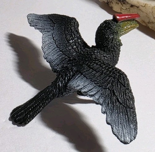 Lot of 5 Birds Bald Eagle, 2 Macaw, a Hornbill & Cockatoo toys realistic - Picture 5 of 7