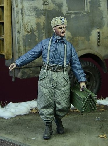 D-Day Miniature DD-35068 1/35 WWII Luftwaffe Mechanic 1942-45 - Picture 2 of 4