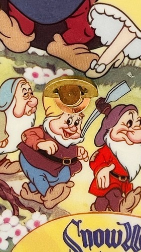 Vintage Snow White Disney's Musical Memories “The Fairest One of All" 7.5 Dia. - Picture 3 of 5