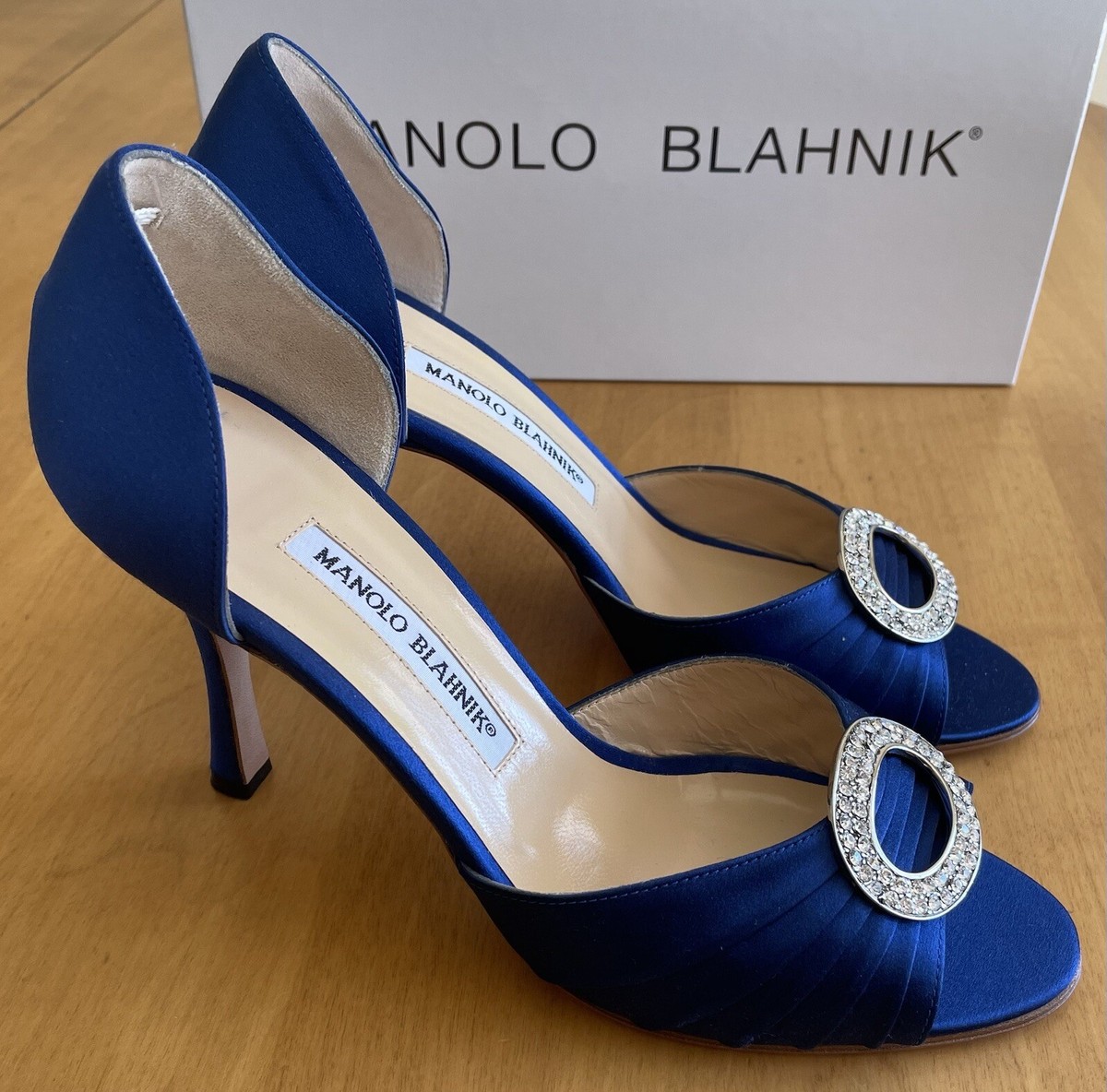 $755 New MANOLO BLAHNIK SEDARABY Blue Satin SHOES sz 8 $755 New MANOLO BLAHNIK SEDARABY Blue Satin SHOES sz 8