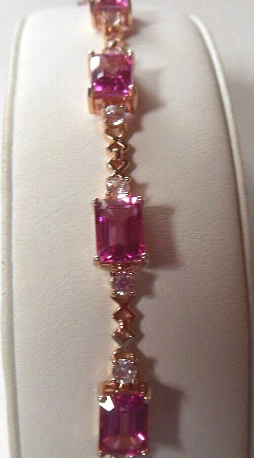 Brazalete Tenis Zafiro Rosa Creado en Laboratorio Corte Esmeralda Chapado en Oro Amarillo 14K Foto 2 de 4