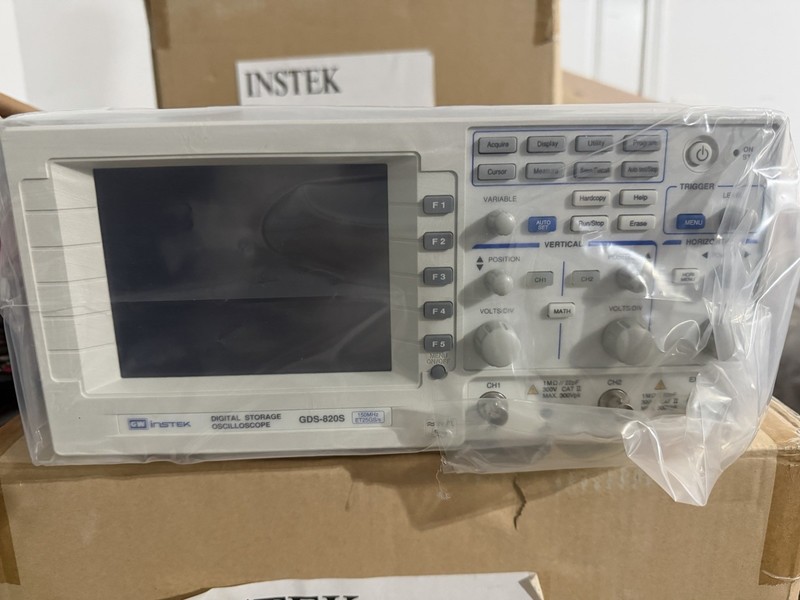 GW Instek GDS-820S 150MHz 2-Channel Digital Storage Oscilloscope w/ Probe