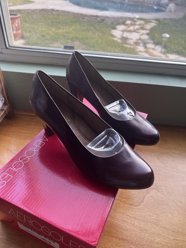 Aerosoles Women's Reddish Brown Heels. Size 6.5