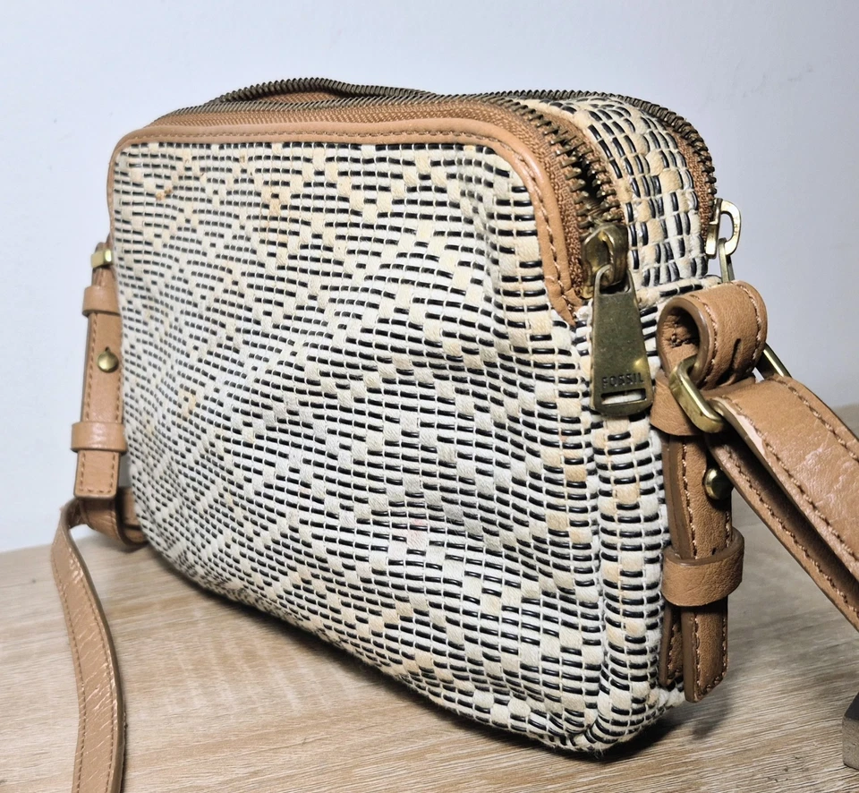 Fossil Vintage Crossbody Bag Multiple Pockets Geometric Pattern - Image 4 of 4