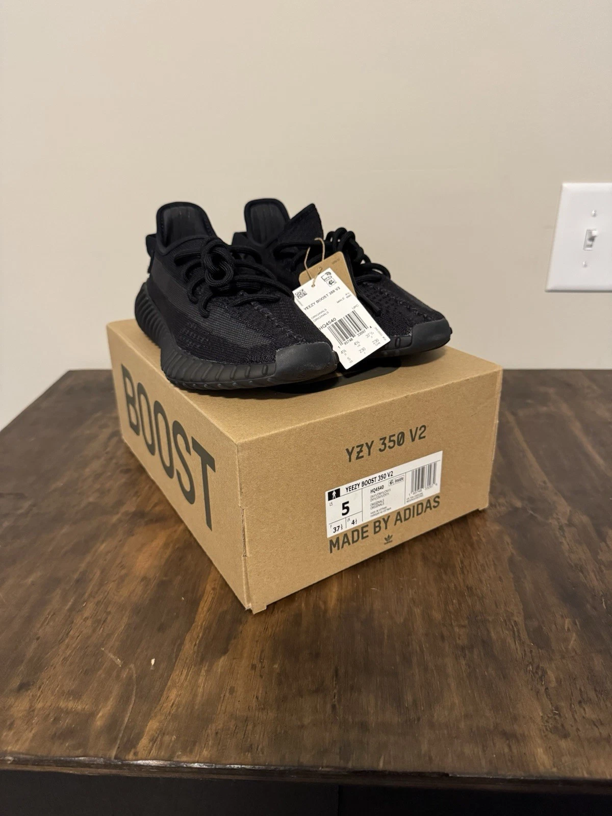 Adidas Yeezy 350 V2 Onyx Size 5
Opens in a new window or tab
