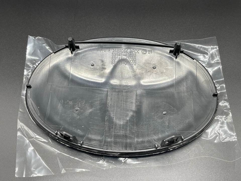 🔥Toyota RAV4 2016-2018 Front Grille Emblem Compatible With Radar 53141-42021 - Image 4 of 4