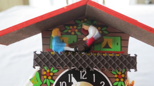 Vintage Miniature German Wind Up Cuckoo Clock With Boy and Girl on Teeter Totter - Afbeelding 4 van 10