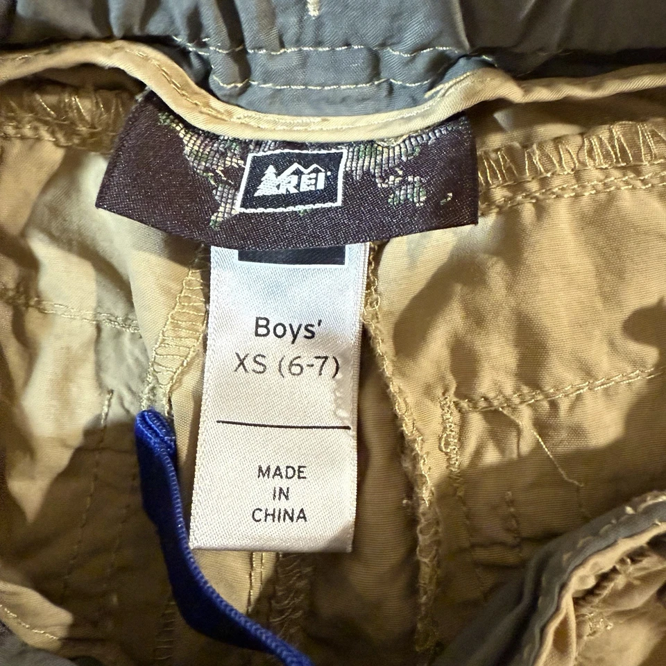 REI Sahara Boy's Convertible Hiking Pants Size XS 6-7 Tan Gorpcore Outdoor - Image 4 of 4