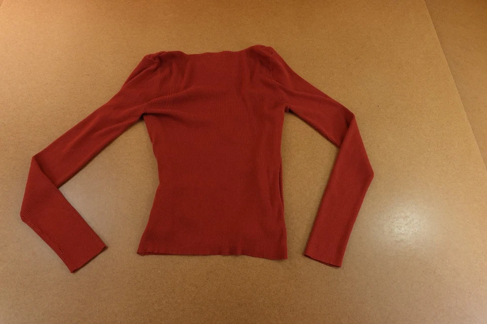 Pullover sobrepelliz halógeno para mujer talla mediana rojo oscuro tejido acanalado manga larga Foto 3 de 4