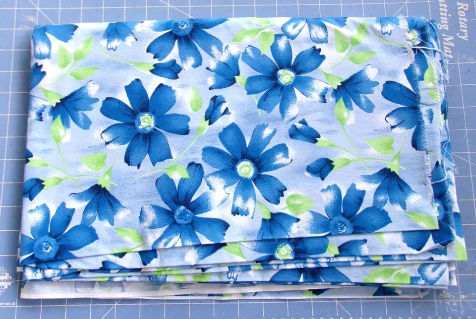 Tela de edredón de algodón a gran escala azul floral flores verde margarita aster 3,75 yardas Foto 4 de 4