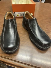 BRAND NEW Clarks UNSTRUCTURED Un.Seal Mens sz 11 W WIDE Leather Slip-On Comfort