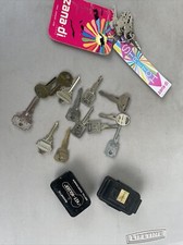 Lot of Vintage Random Cut Metal Keys House, Car, Cabinet, Misc a456