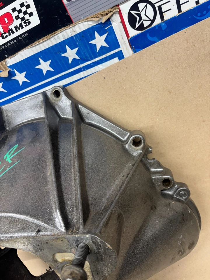 Ford Mustang Capri Thunderbird 1985-1993 carcasa de campana de transmisión manual de 5 velocidades Foto 3 de 4