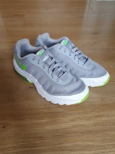 nike air max invigor size 4