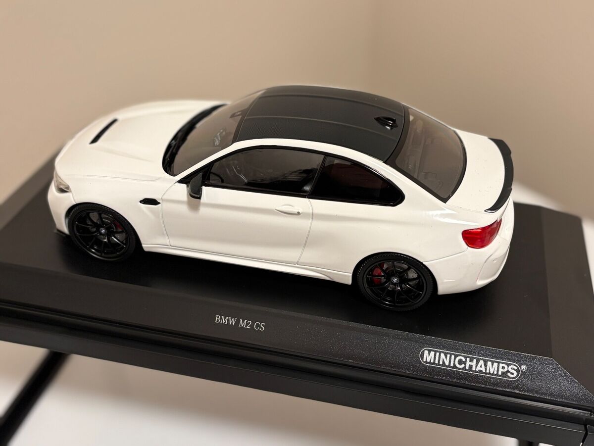 MINICHAMPS BMW (F87) M2 CS White, Carbon Roof, Black Wheels MINICHAMPS BMW (F87) M2 CS White, Carbon Roof, Black Wheels