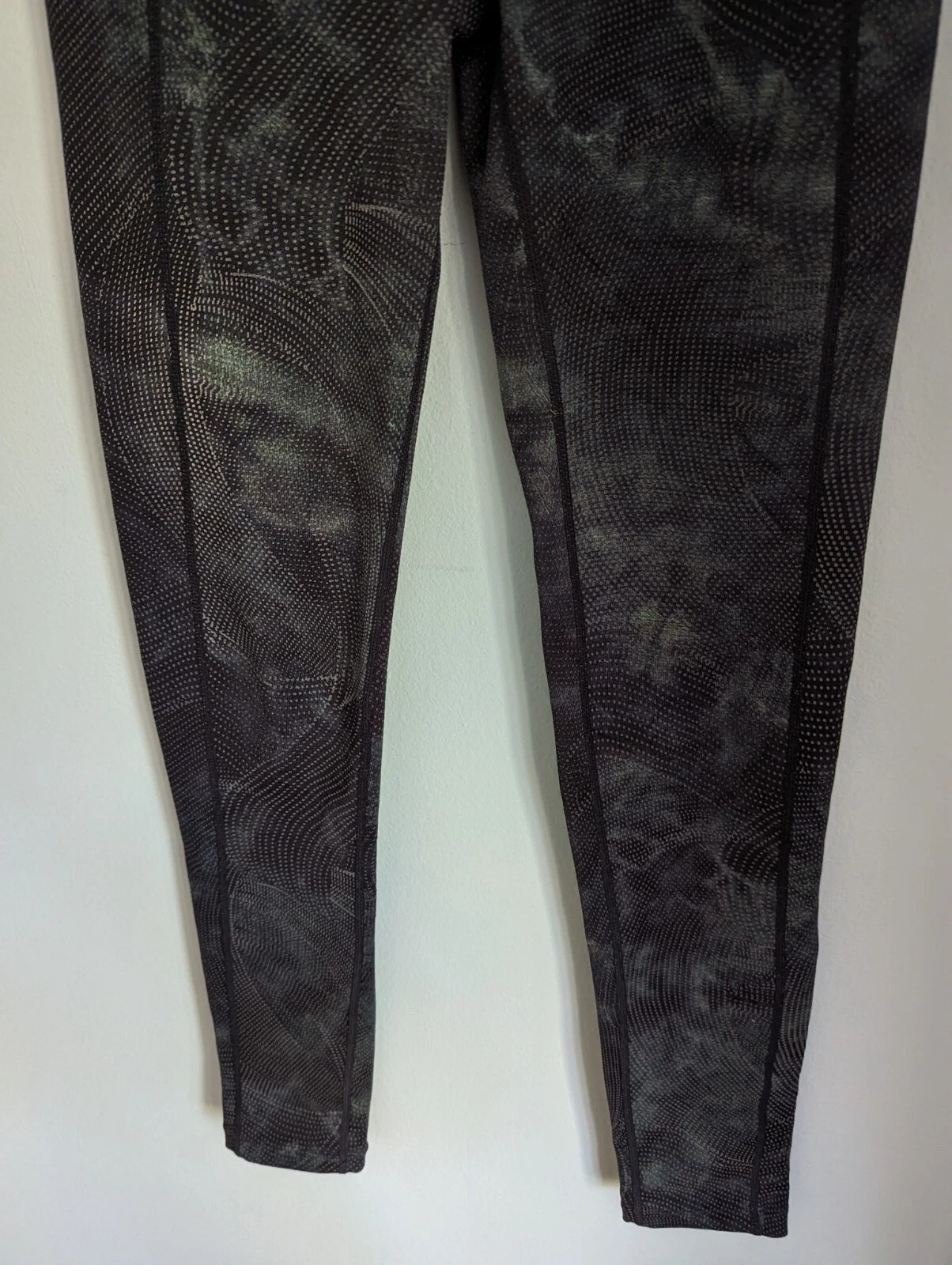 free-people-movement spotted wavy pattern athletic leggings