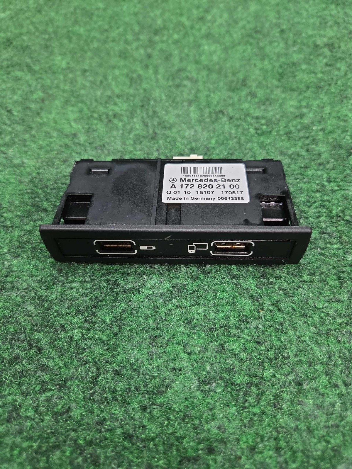 2014-2019 Mercedes Benz Cla 250 Usb And Multimedia Charging Port Oem A1728202100