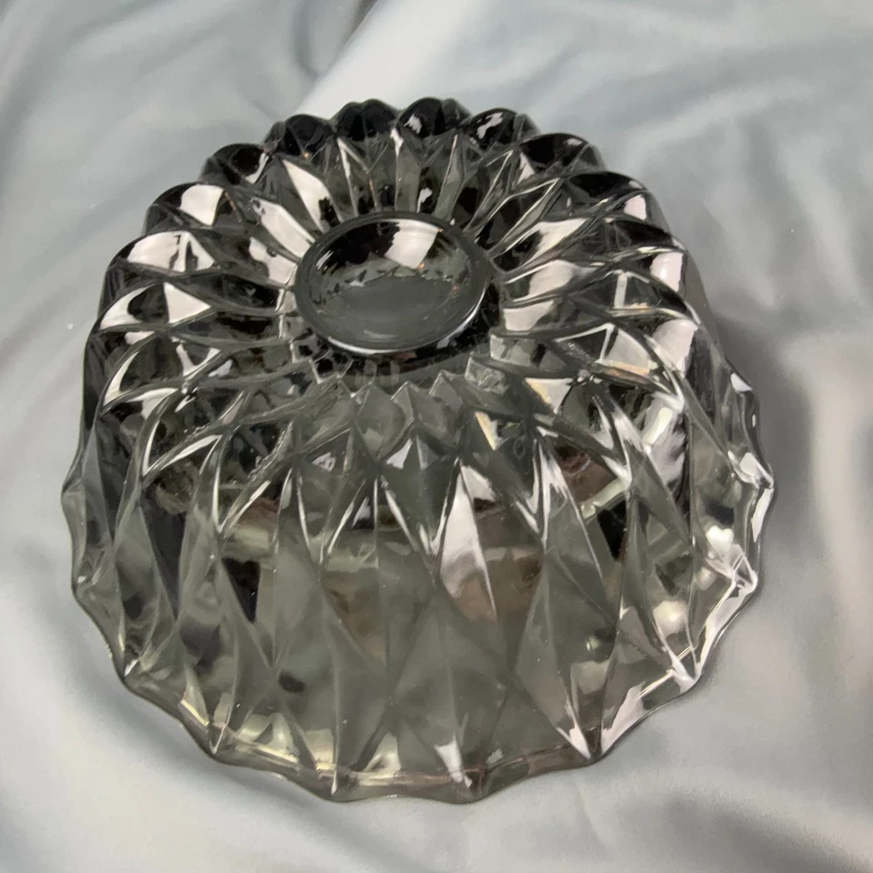 复古烟压玻璃碗钻石切割图案 5.5 英寸 x 2.5 英寸餐盘 — 第 2/4 张图片