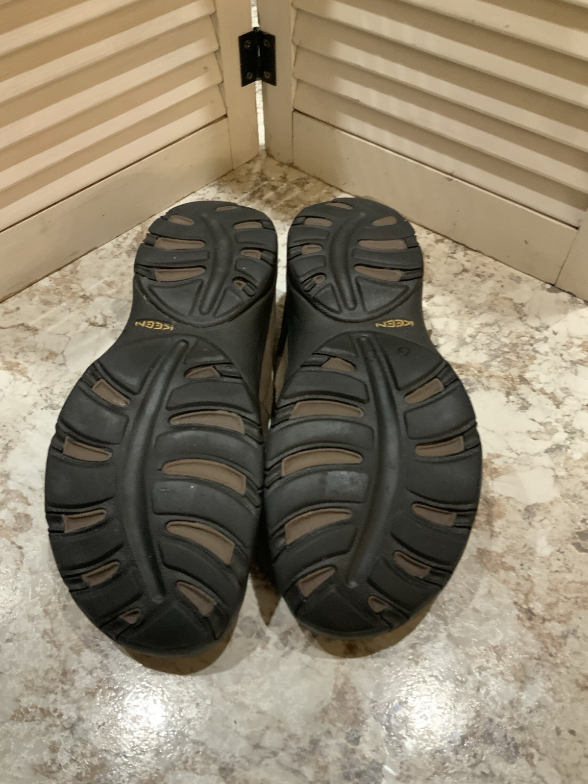 Scarpe Keen Calistoga taglio floreale Mary Jane da donna taglia 8 5 marroni slip on