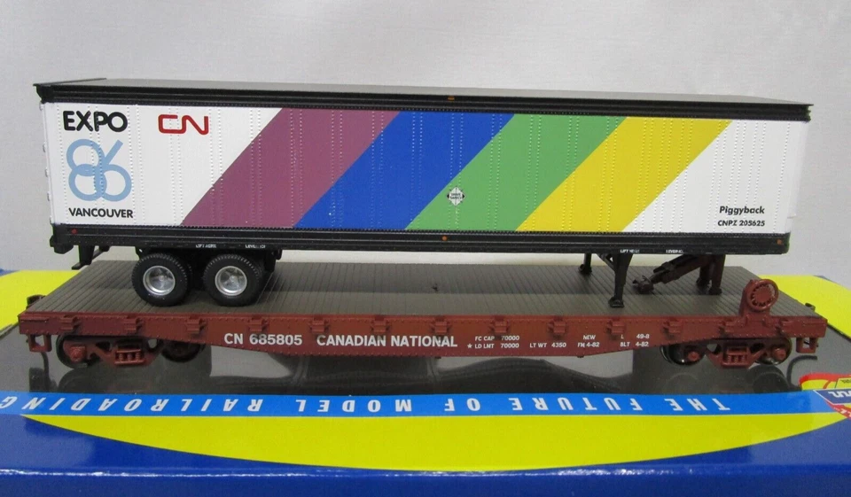 Athearn HO Scale CN Canadian National 50' Flat Car w/ 45' Piggyback Trailer - Image 2 of 4