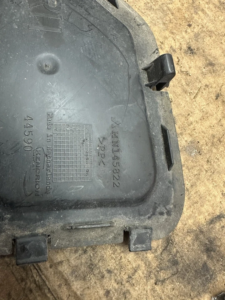 Mitsubishi Colt Czt Arch Liner RH access Cover Used mn145822 Ralliart - Image 4 of 4