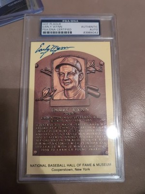 Early Wynn autographed Hall of Fame post card  (Cleveland Indians) PSA/DNA
