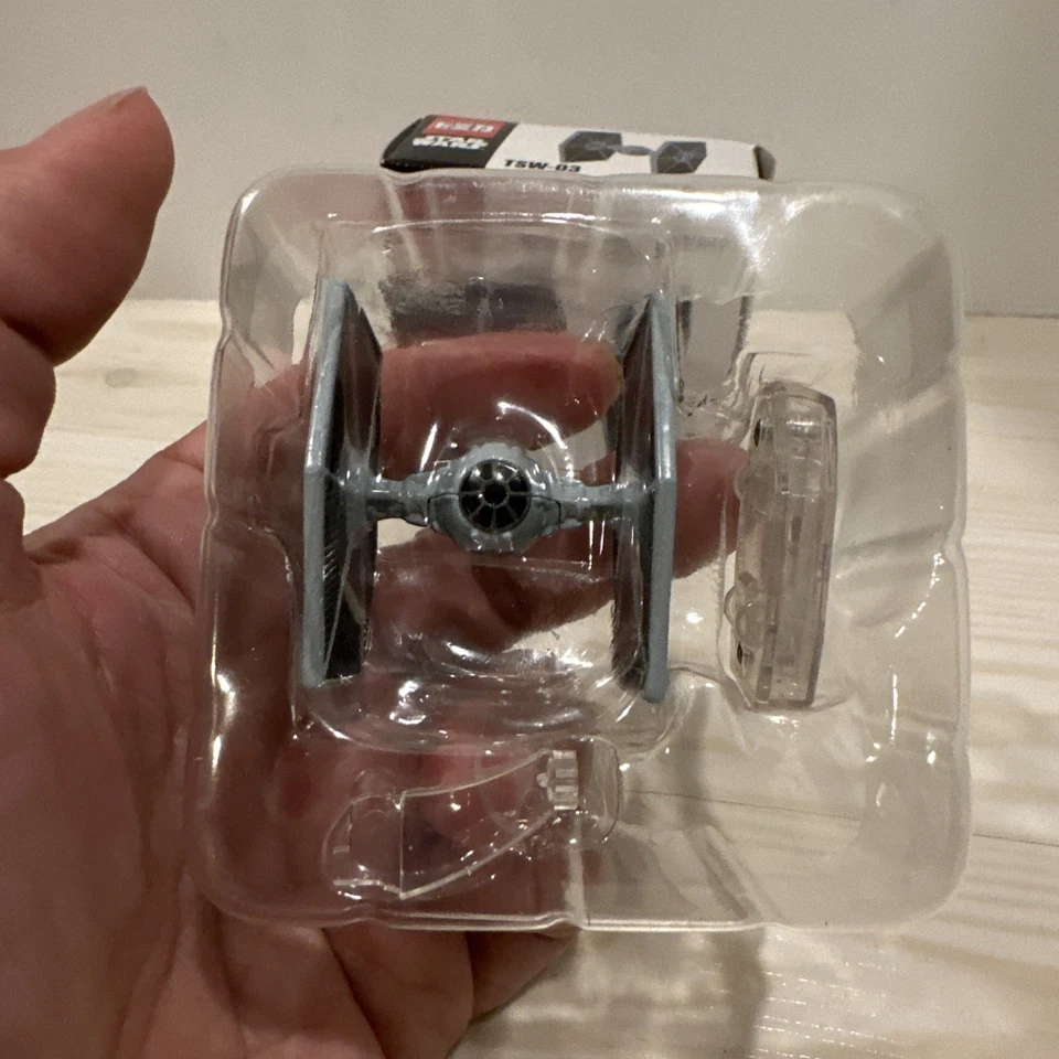 TOMICA TIE FIGHTER STAR WARS TAKARA TOMY DISNEY TSW-03 Die Cast Foto 3 de 3