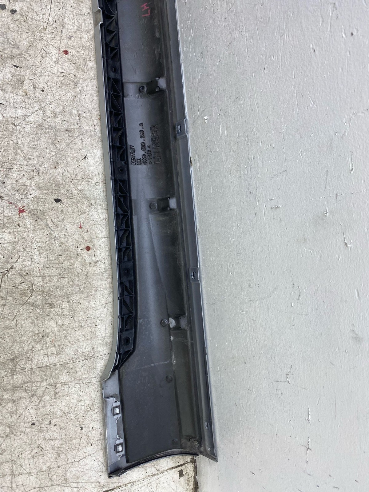 2014-2019 BENTLEY FLYING SPUR OEM RIGHT LOWER SKIRT ROCKER MOLDING PANEL