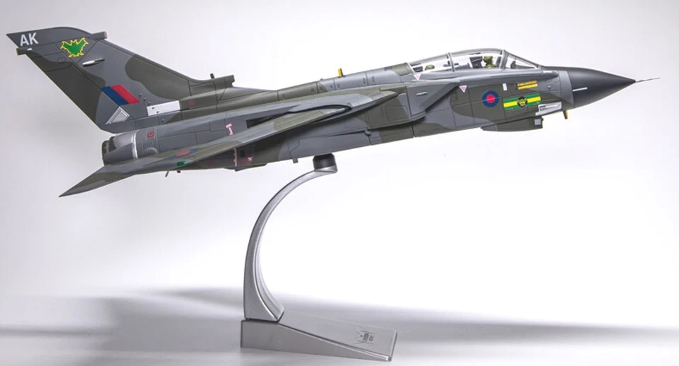 Corgi 1/48 Panavia Tornado GR.Mk 1 RAF No.9 Sqn, ZS748 Johnnie Walker AA29401 - Image 4 of 4