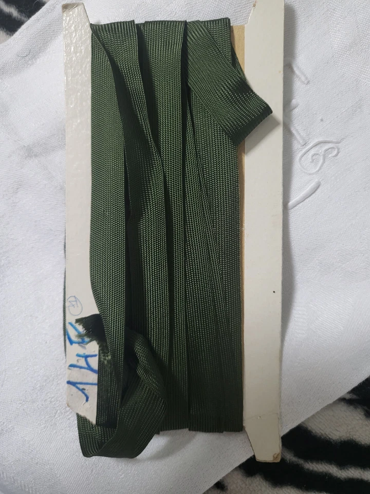 Ruban ancien biais en rayonne vert grand metrage 9 mètres sur 1,5 cm A4 - Photo 4/4
