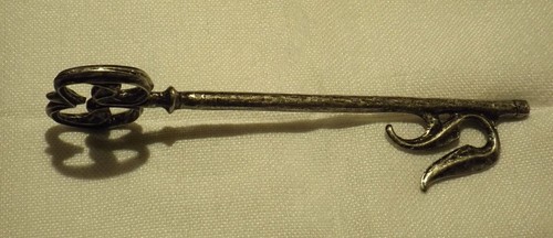 Noble Collection Bilbo's Mirkwood Cell Key Prop Replica Hobbit Lord of the Rings - Picture 2 of 8