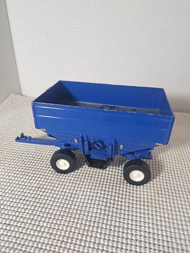 Farm Aluminum Gravity Grain Wagon Trailer CNH America LLC 0672Q00