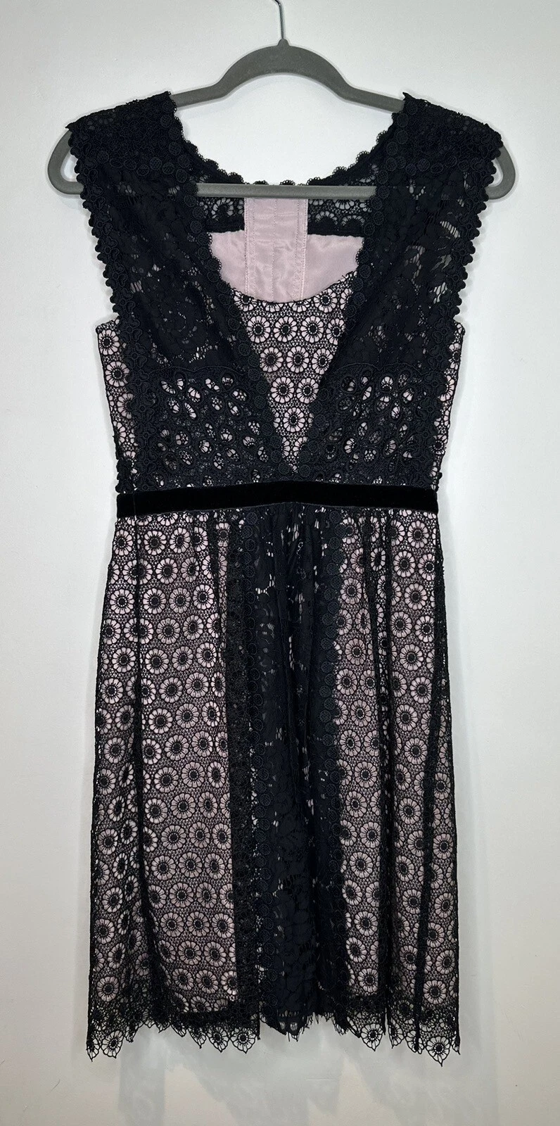 Abito senza maniche Boutique Moschino floreale in pizzo nero nudo taglia 4 Aeffe nuovo con etichette