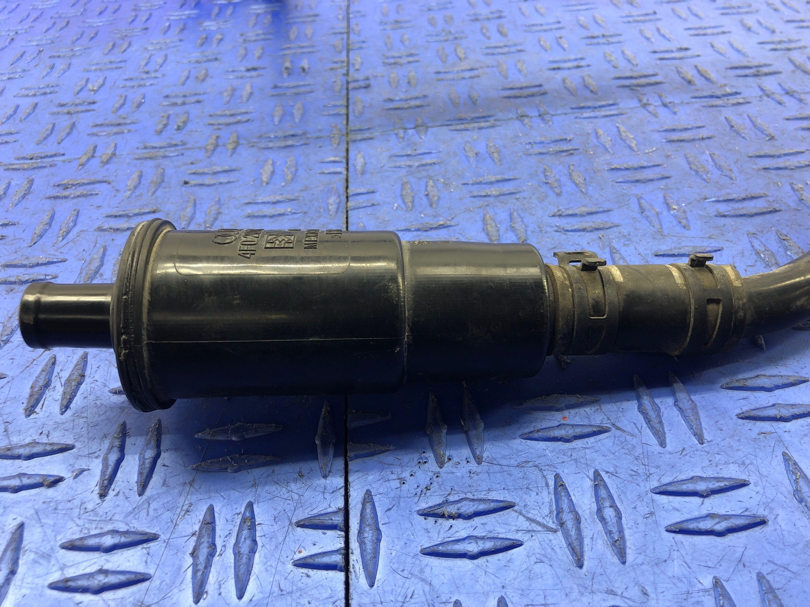 Audi R8 2008-2015 Oil cooler line P/N 427201384