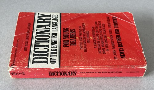Vintage DICTIONARY Young Readers English Language New Horizon Paperback Signet - Picture 3 of 7