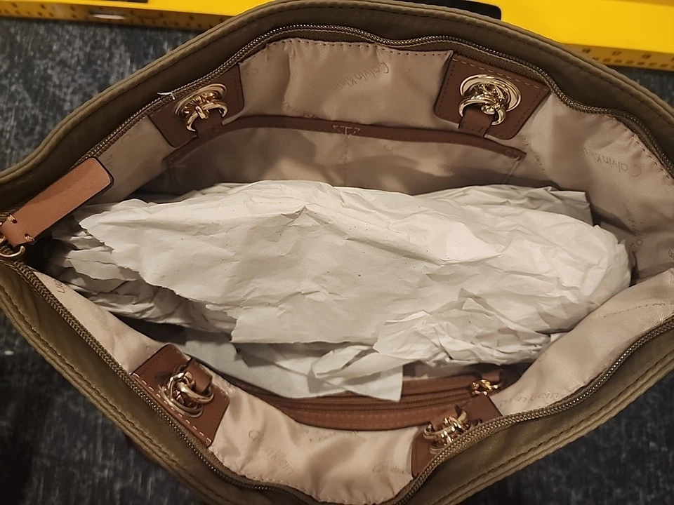 Bolsa tote feminina de náilon estilo H4AAE2DX Calvin Klein Florence nova com etiquetas - Imagem 3 de 4