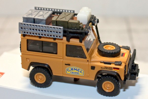 Busch 54311 - Land Rover Defender '83 - Camel Trophy 1985 - Deutschland-image
