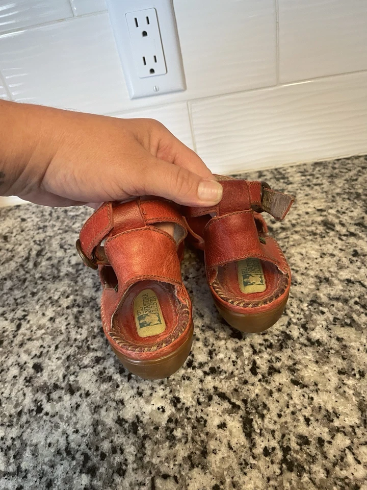 Сандалии на блочном каблуке El Naturalista с ремешком на лодыжке красные кожаные с акцентом на шов размер 8  - Изображение 2 из 4