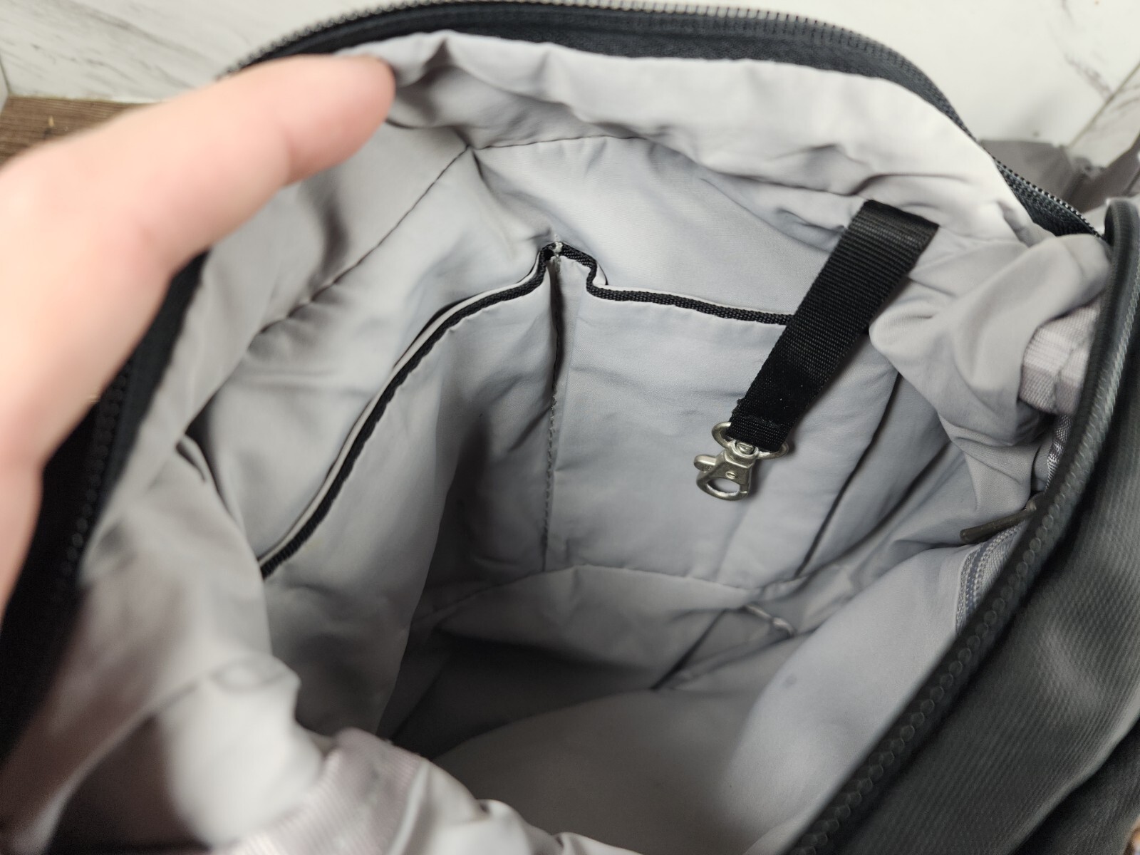 ☆NICE☆ `Travelon Black Anti-Theft Cross Body Travel Bag~ ☆LOOK☆